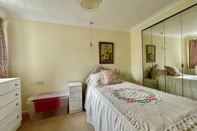 Flat for sale in Cowick Street, St.Thomas