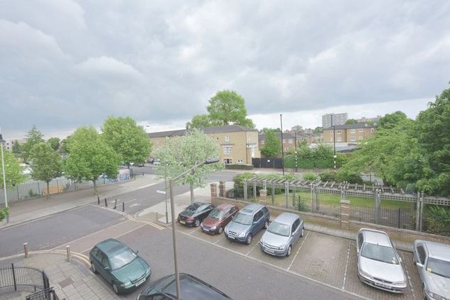 Flat for sale in Lidgate Road, Camberwell, London