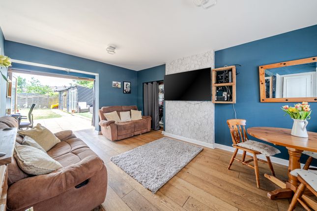 1, Birch Avenue, Caterham photo 3