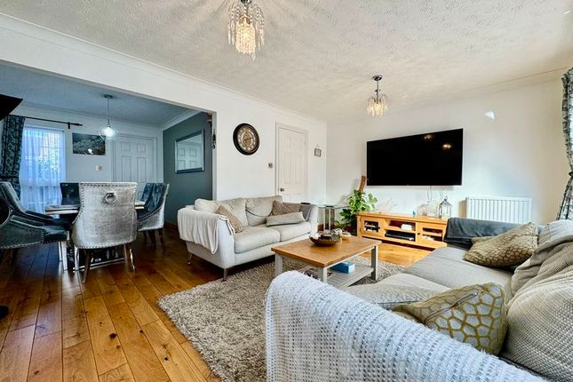 10, Willenhall Close, Luton photo 3