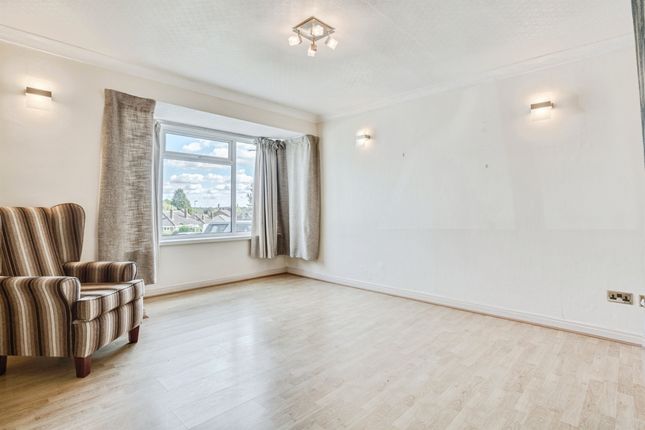 10, Thornhill Croft, Wakefield photo 3