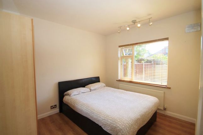 Flat to rent in Beechwood Avenue, Greenford