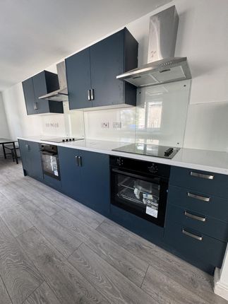 Modern 8 Double Bedroom House, Cathays.