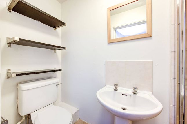 Flat to rent in Fulham Road, Fulham Broadway, London