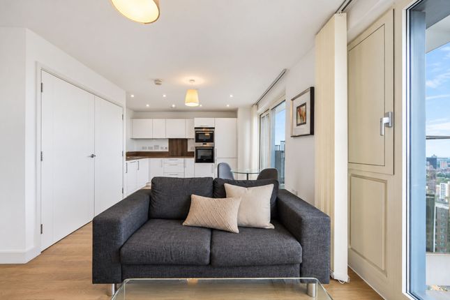 Flat 176, Marner Point, London photo 3