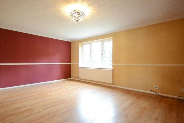 9, Caernarvon, Camberley photo 4