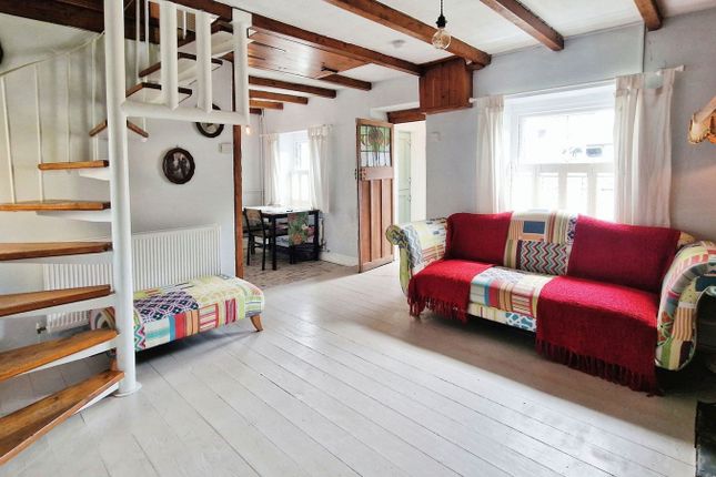 2-bed house on Cobwebs Corner, Brickyard, Porthcawl, £260,000