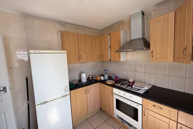 00, Blundell Road, Edgware photo 2