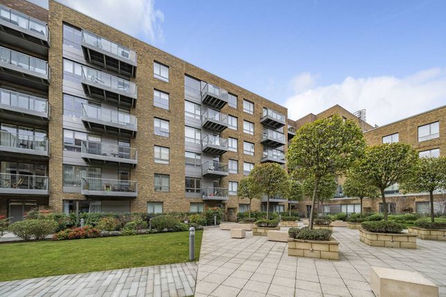 Flat for sale in Compass Court, Hornsey, London