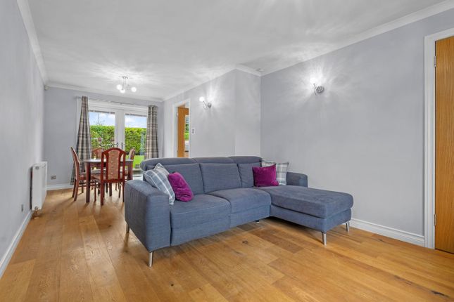 7, Dunrobin Avenue, Larbert photo 3