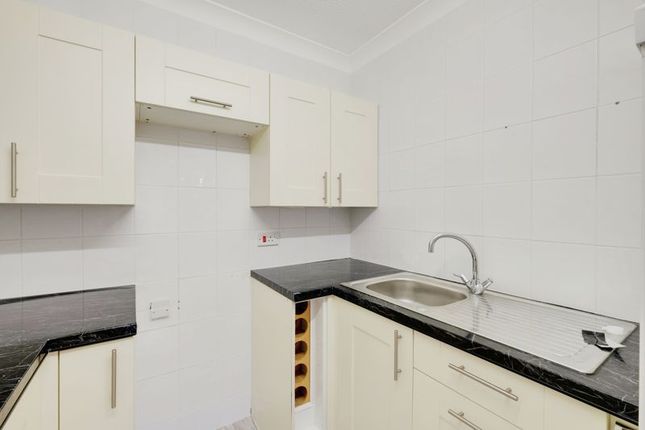 Thumbnail Flat for sale in Park View Court, Bournemouth