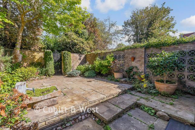36, Burnham Drive, Reigate photo 2