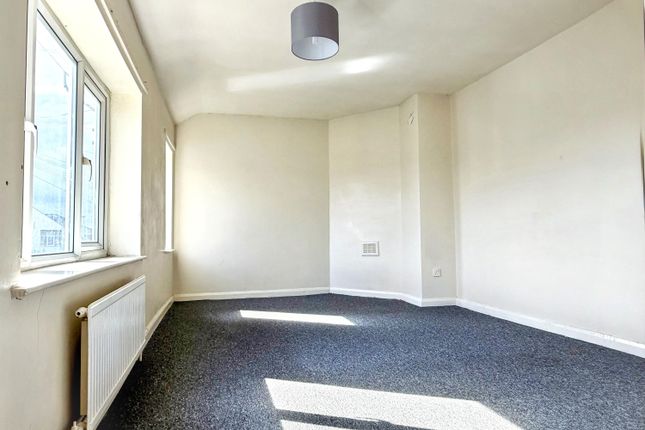 19, Derwent Gardens, Goldthorpe photo 5