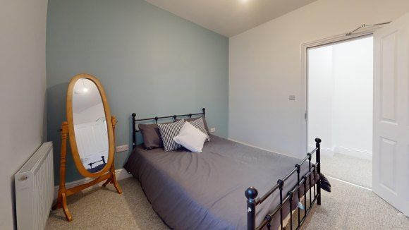Teynnjqk4Ej-Bedroom