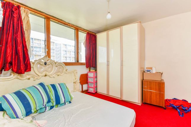 Flat for sale in St James Cescent, Brixton, London