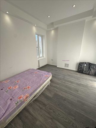 Room to rent in High Street North, London