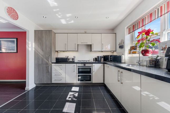 30 Wellcroft Gardens, Lymm photo 3