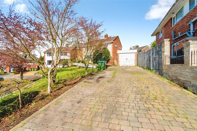 2, Holly Hill Close, Hampshire photo 2