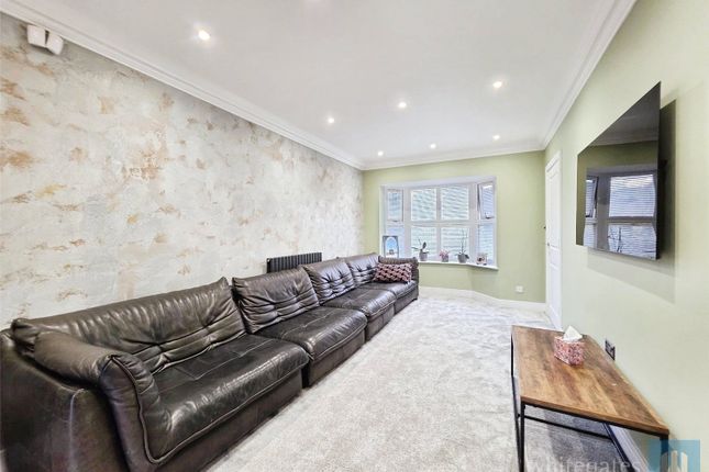 151, Slaithwaite Road, West Yorkshire photo 2