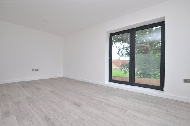 7, Sorrel Close, Farnborough photo 4
