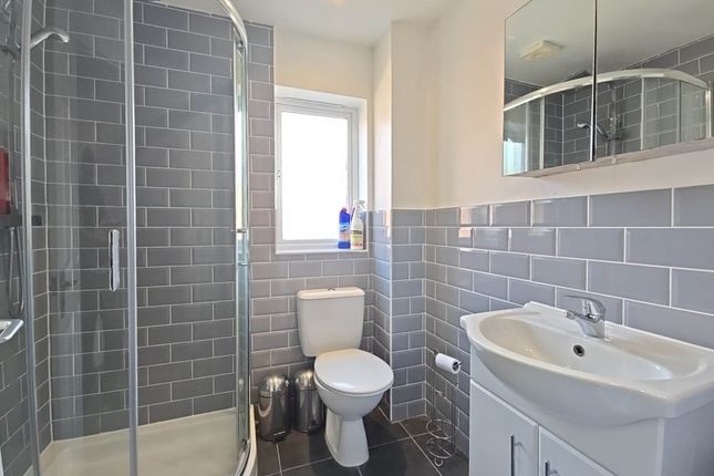 Room 4, Deardon Way, Reading photo 3
