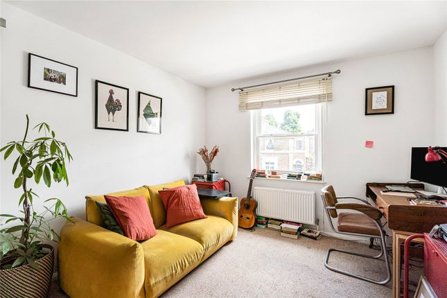 Flat 2, 147, Hertford Road, London photo 4