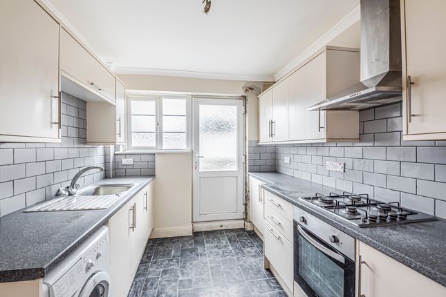 89, Amblecote Road, London photo 2