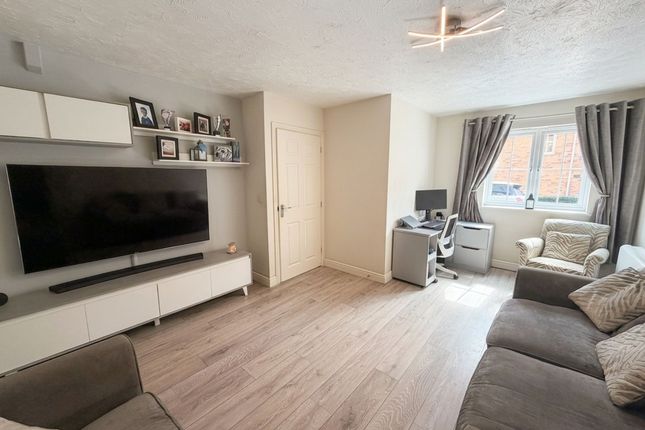 27 Minerva Close, Grantham photo 4