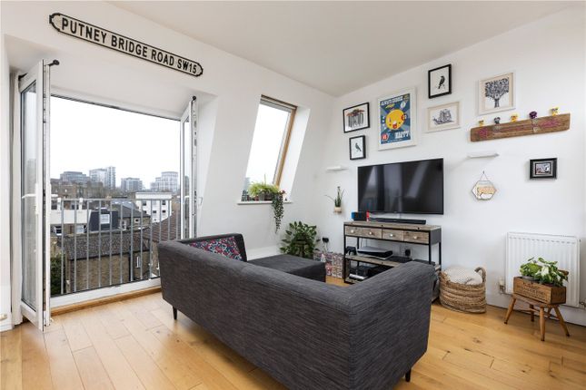 Top Floor Flat, 211, Putney Bridge Road, London photo 2
