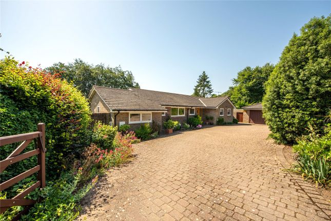 4-bed house on Hillview,, The Coombe, Surrey, £1,195,000