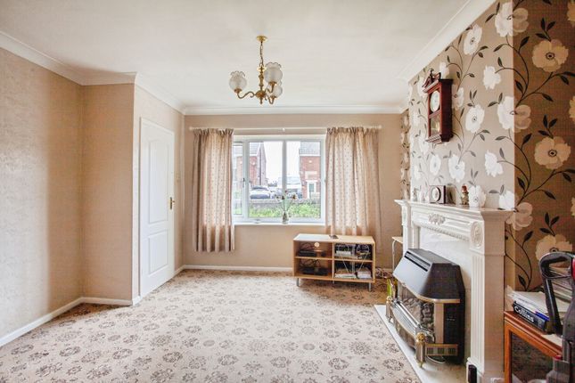 37, Maple Croft Crescent, South Yorkshire photo 2