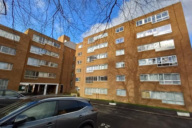 Thumbnail Flat for sale in Homefield Park, Sutton