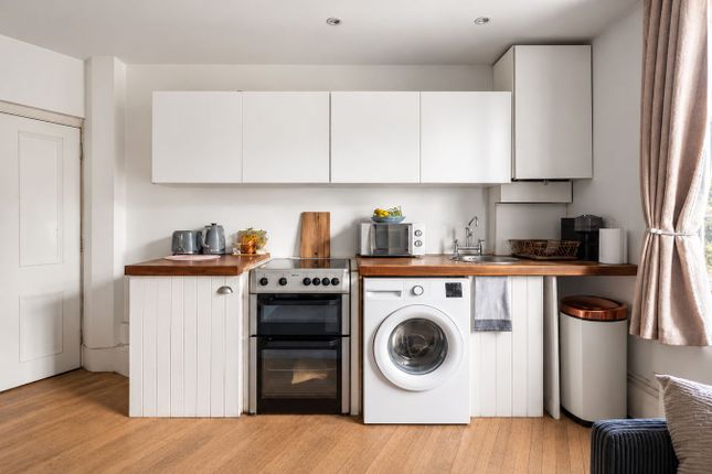 Flat 4, 58, South Ealing Road, Ealing photo 4