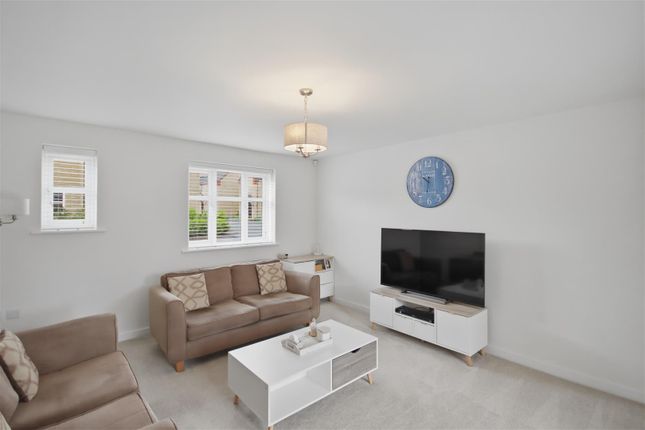 30, Buckthorn Drive, Chesterfield photo 4