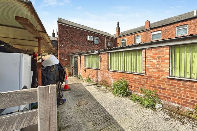1-bed house on 54b, Leigh road, Leigh, £100,000