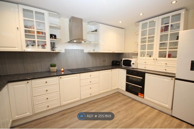 Studio  Flat, Edgwarebury Lane, Edgware photo 3