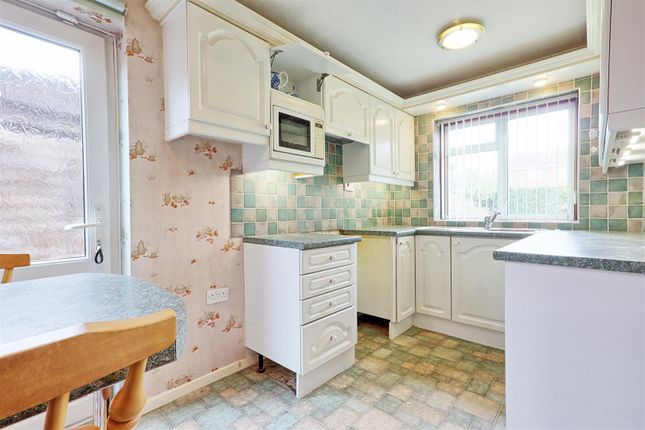 4, Upton Close, Colchester photo 4