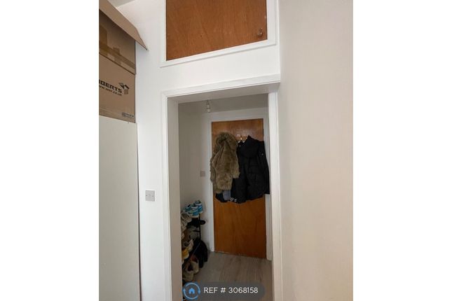 Flat, London photo 5