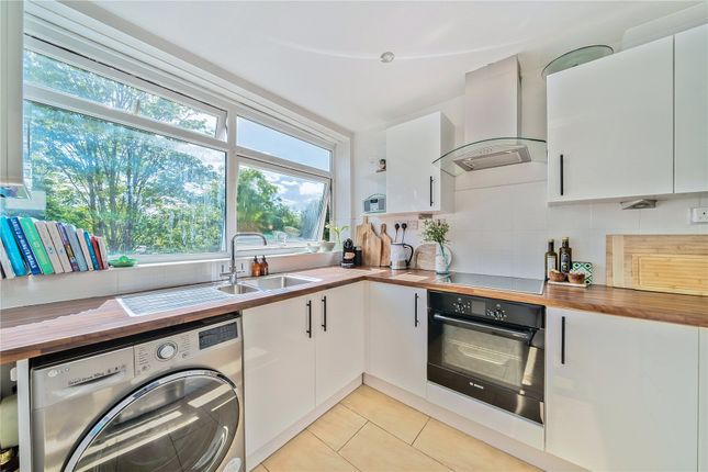 Flat 13,, St Vincent Road, Surrey photo 4