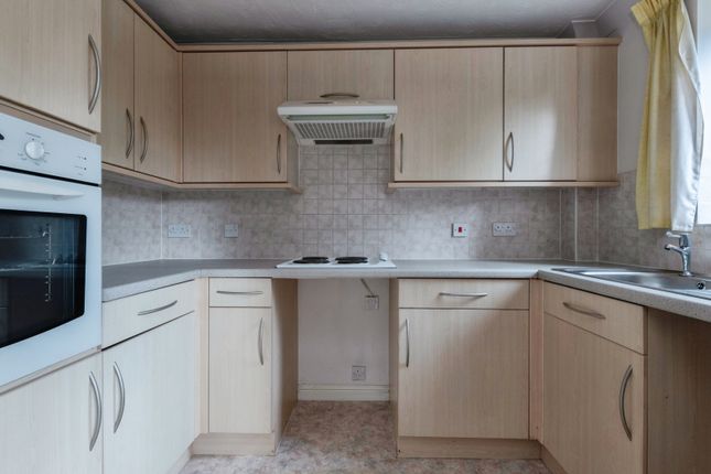 Pinewood Court, West Moors photo 4