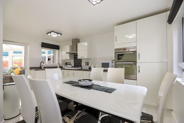 25, Hemlock Way, Bilston photo 4