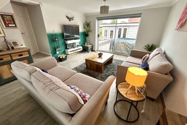 67, Gainsborough Way, Somerset photo 2