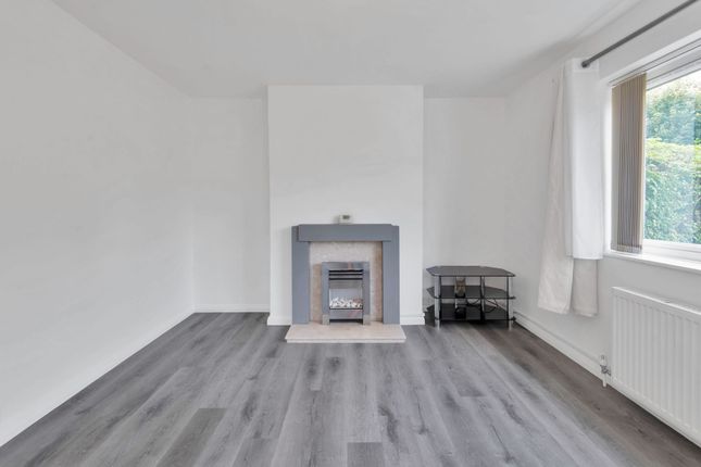 8 Briary Lane, Royston photo 3