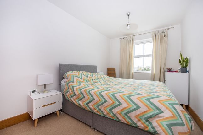 Flat 39, Kew Court, Richmond Road, Kingston upon Thames photo 4