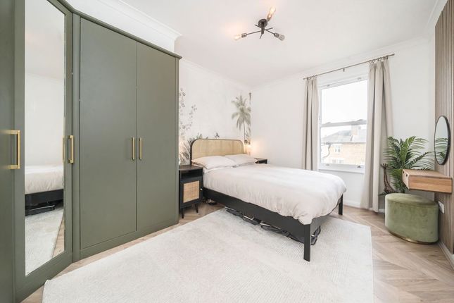 Flat 3, 64, Windsor Road, London photo 4