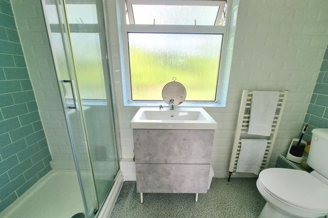 32 Bryn Road, Bridgend photo 4