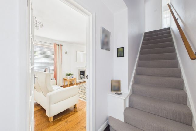 25, Chiltern Avenue, Buckinghamshire photo 3