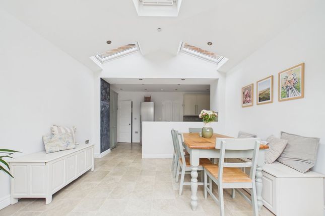 14, Howard Close, Tadworth photo 4