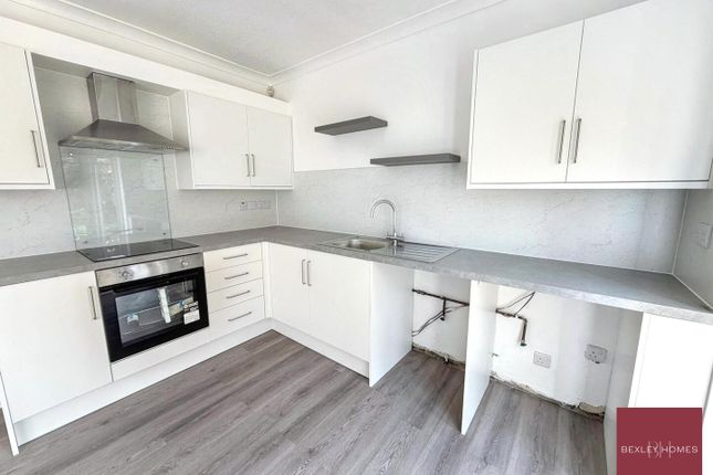 21, Lesney Park, Erith photo 5