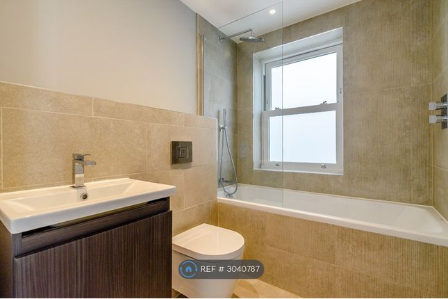Flat, Glenhaven Avenue, Borehamwood photo 3